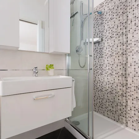 Housmart Nazario Sauro 15 *